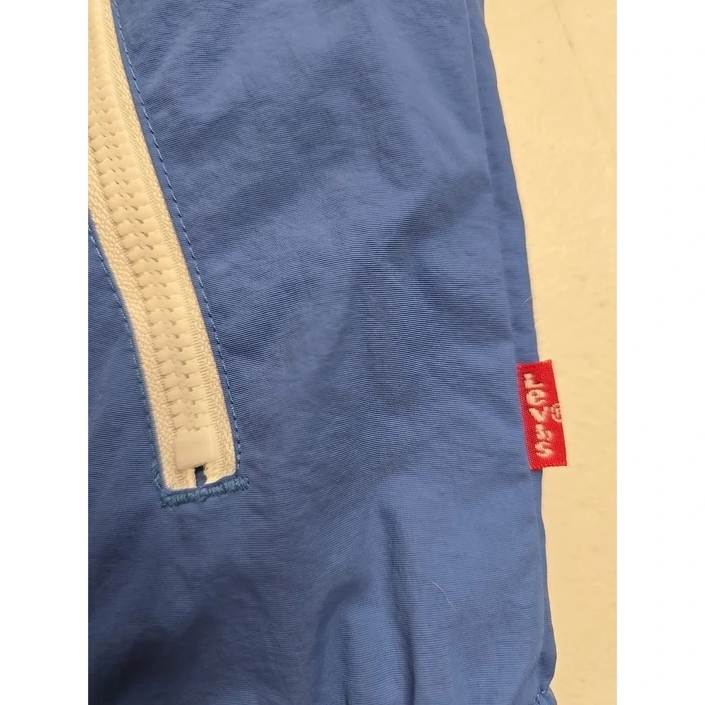 Levis Strauss Men's Windbreaker / Zip up Jacket Nylon Full Zip Hood‎ Large